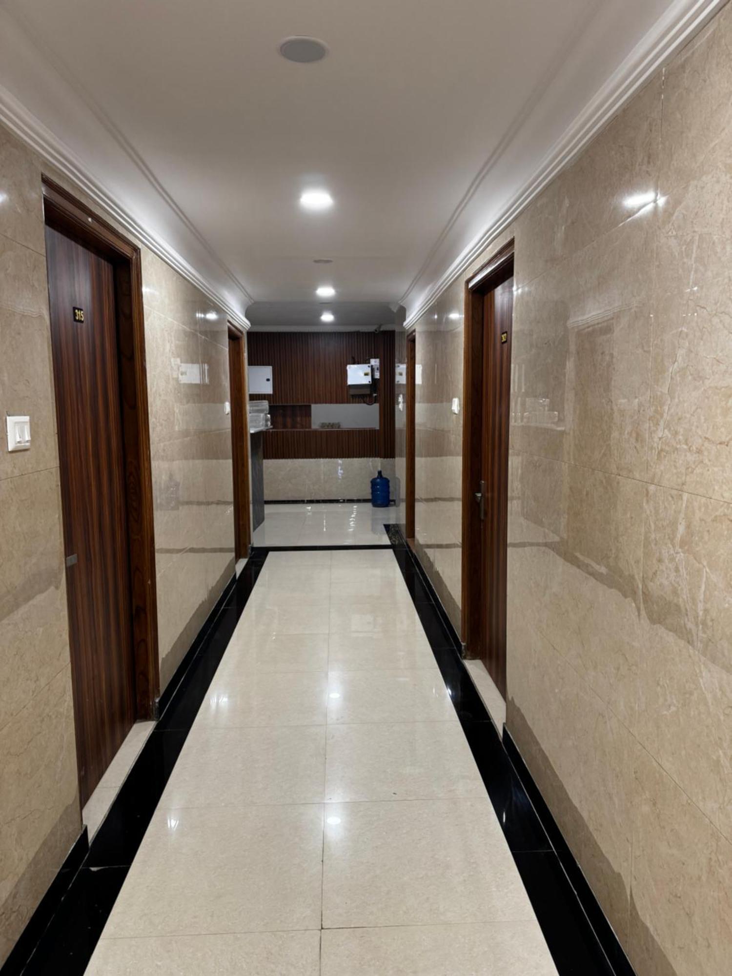 Hotel Walk Inn Faridabad Eksteriør billede