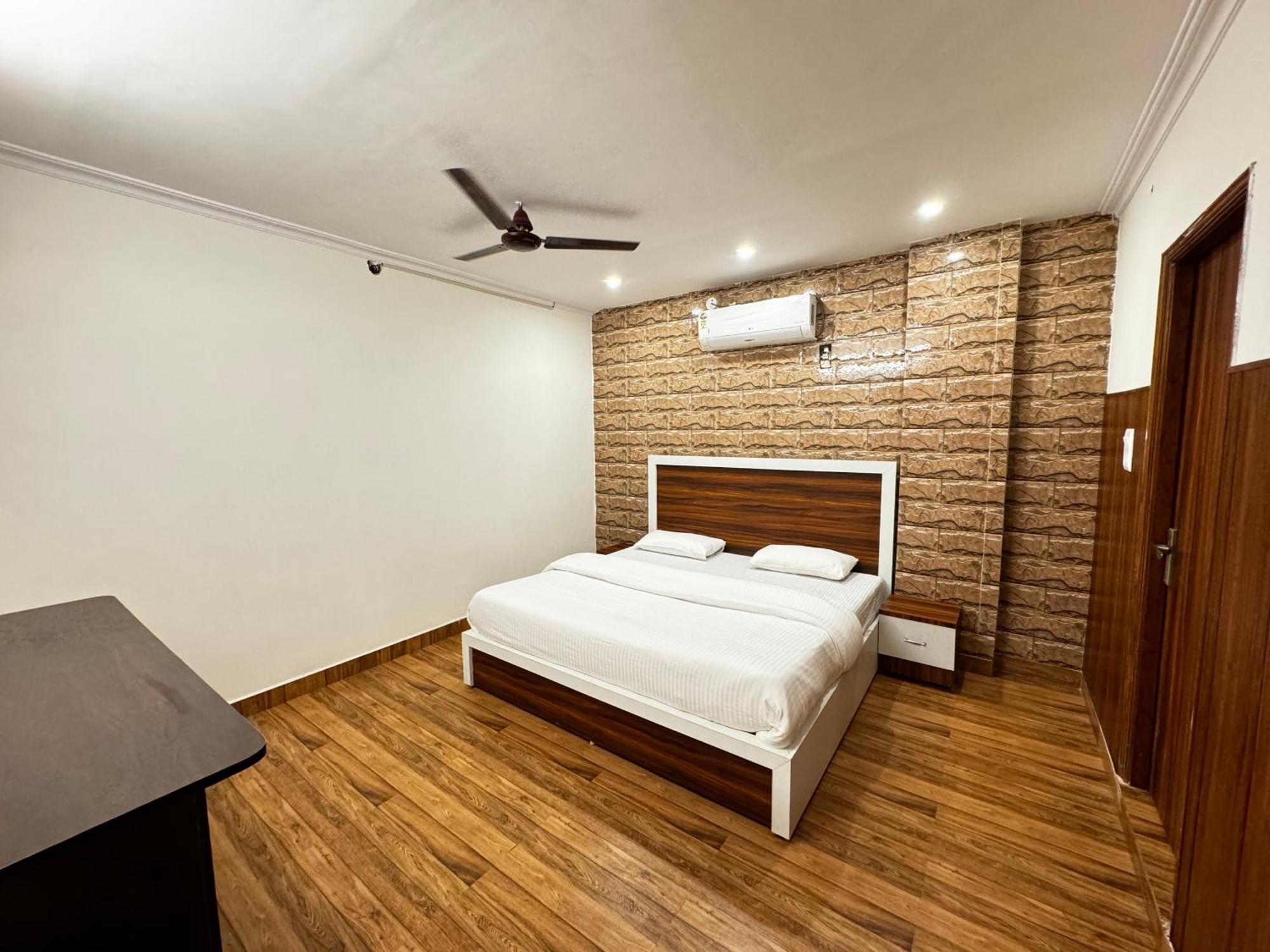 Hotel Walk Inn Faridabad Eksteriør billede
