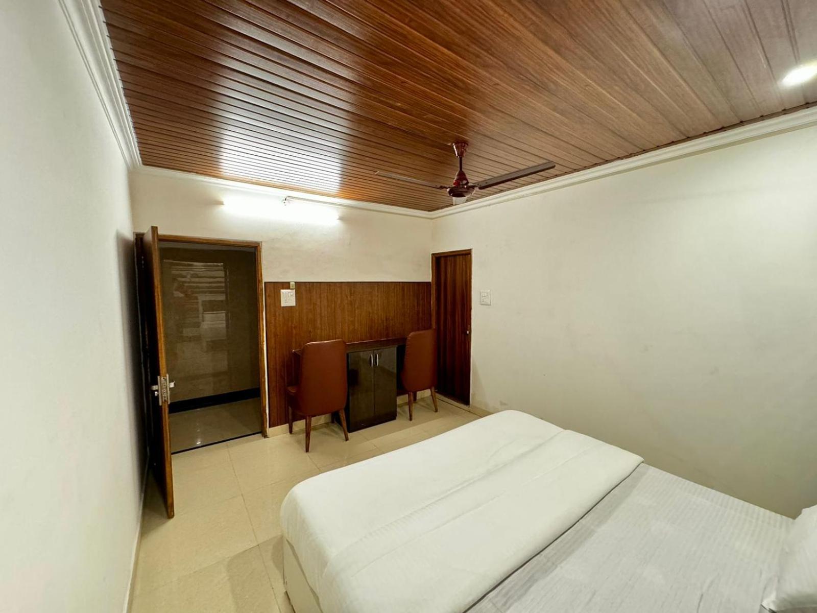 Hotel Walk Inn Faridabad Eksteriør billede