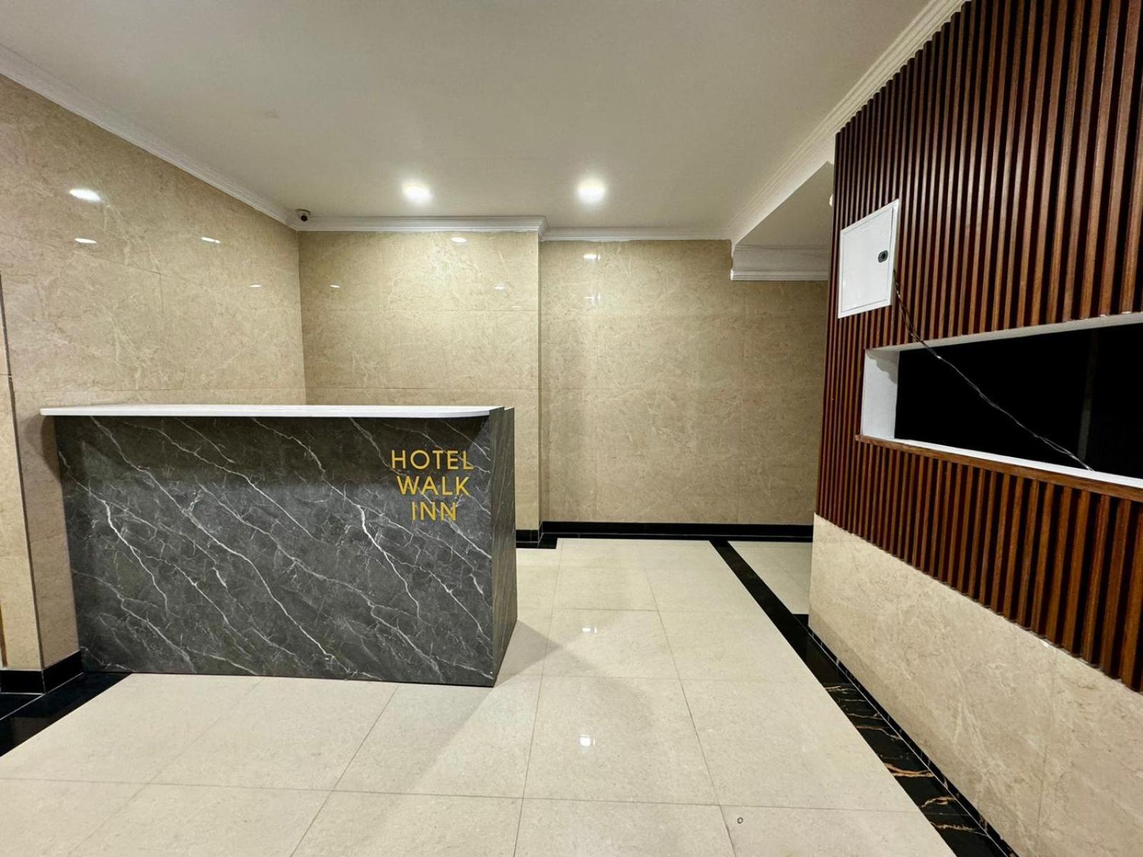 Hotel Walk Inn Faridabad Eksteriør billede