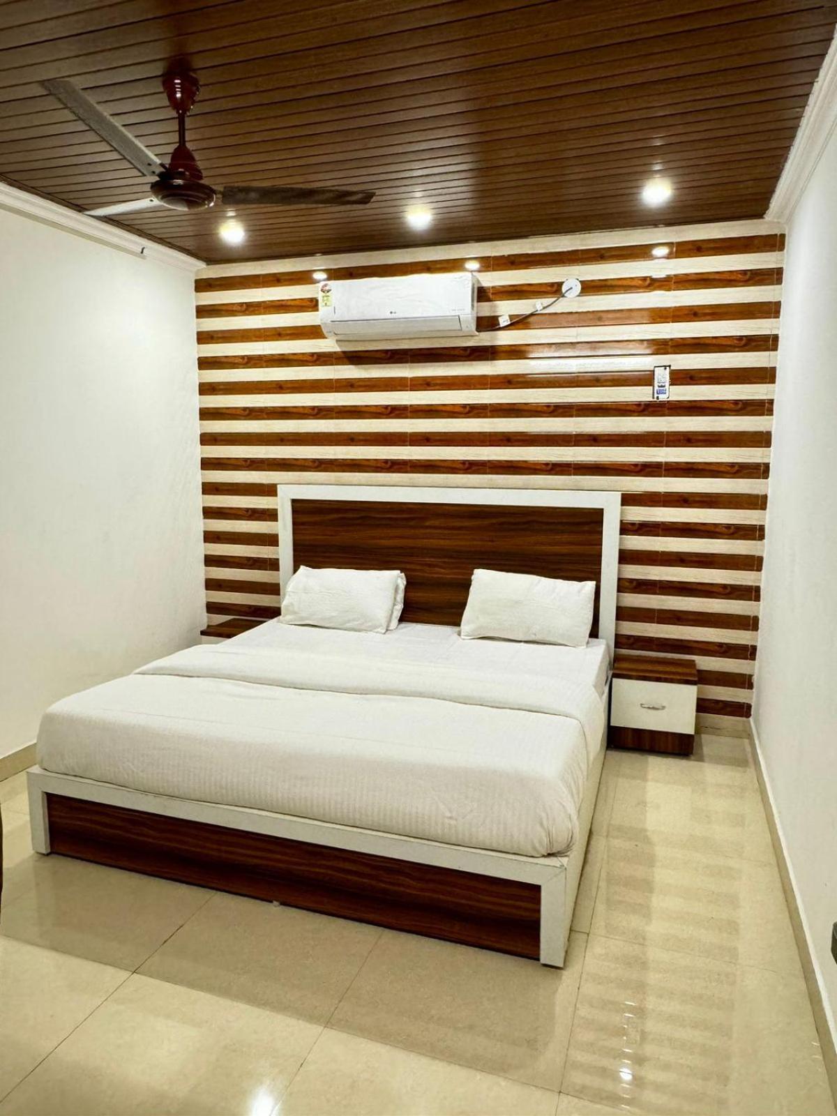 Hotel Walk Inn Faridabad Eksteriør billede